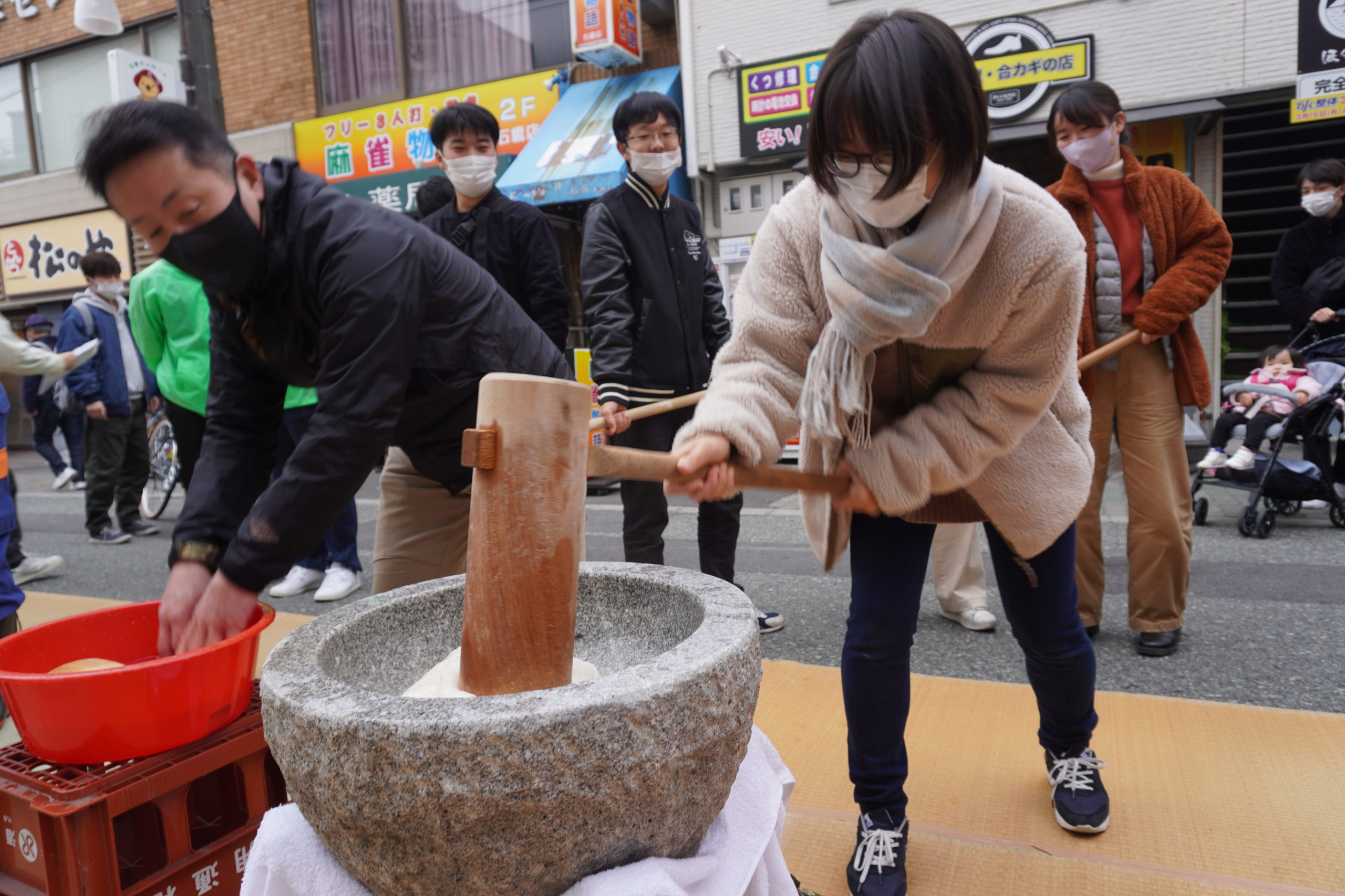 餅つき石臼　台付　奈良大阪手渡しのみ2025-3 餅つき石臼 台付 奈良大阪手渡しのみ2025-3 餅つきレンタルなら大阪